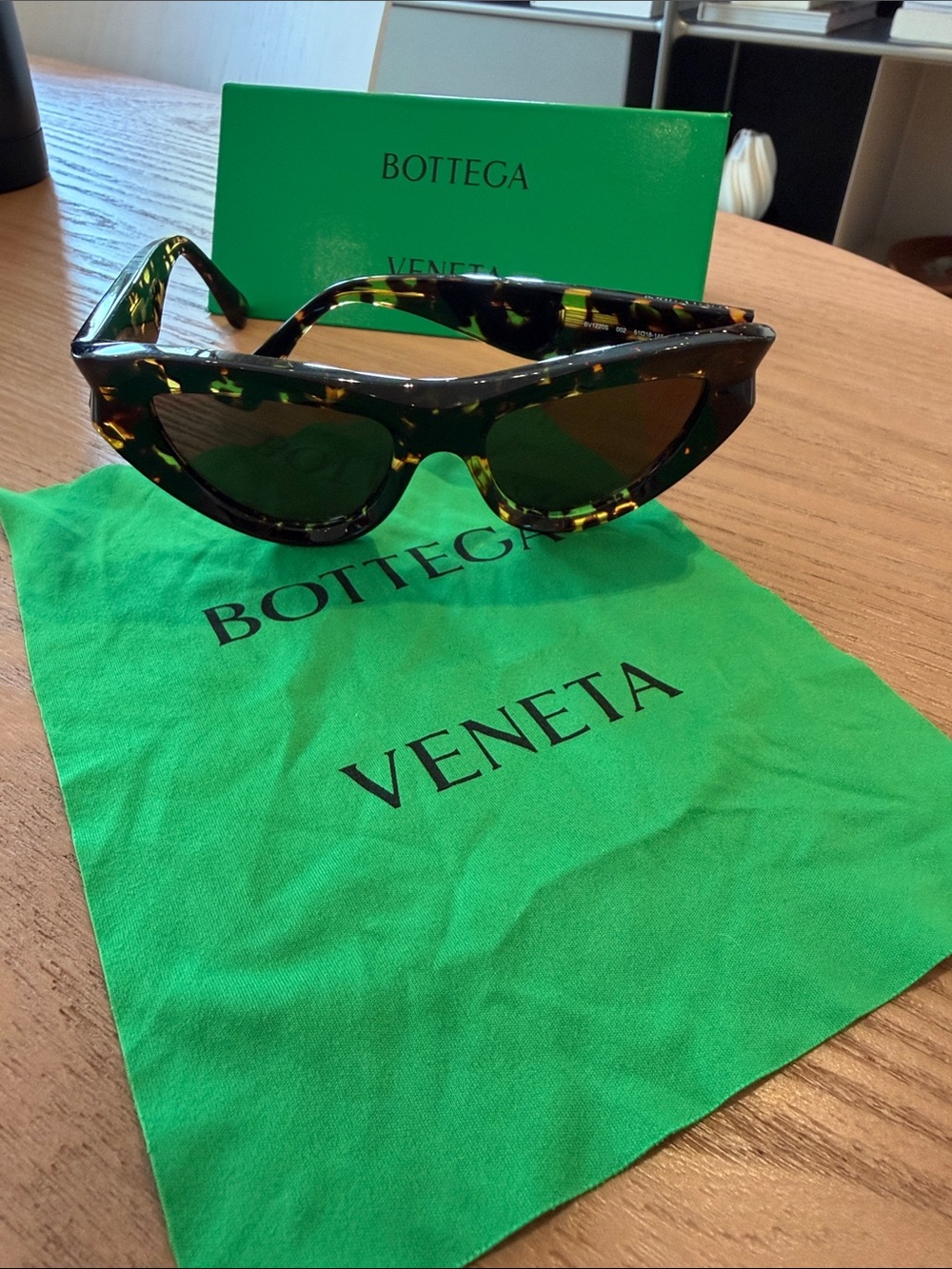 Bottega Veneta Tortoiseshell Cat-Eye Sunglasses with Dark Green Lenses
